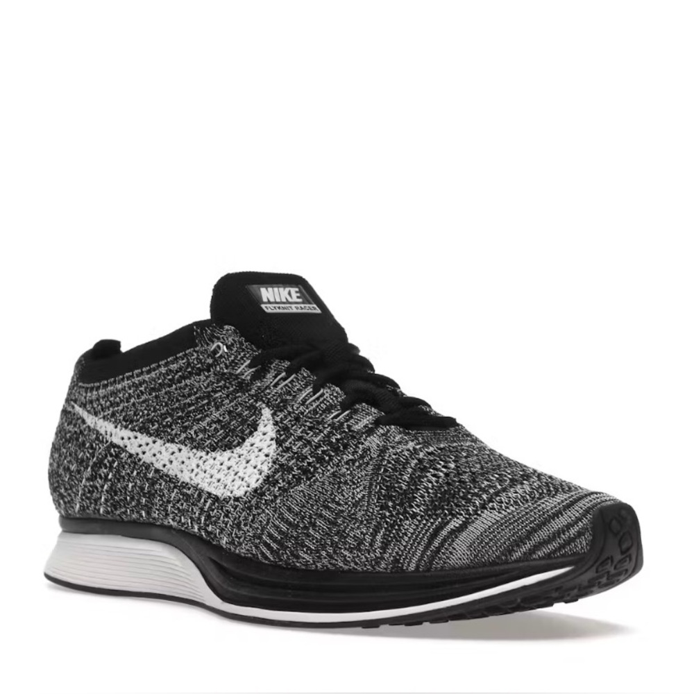 Nike Flyknit Racer Oreo 2